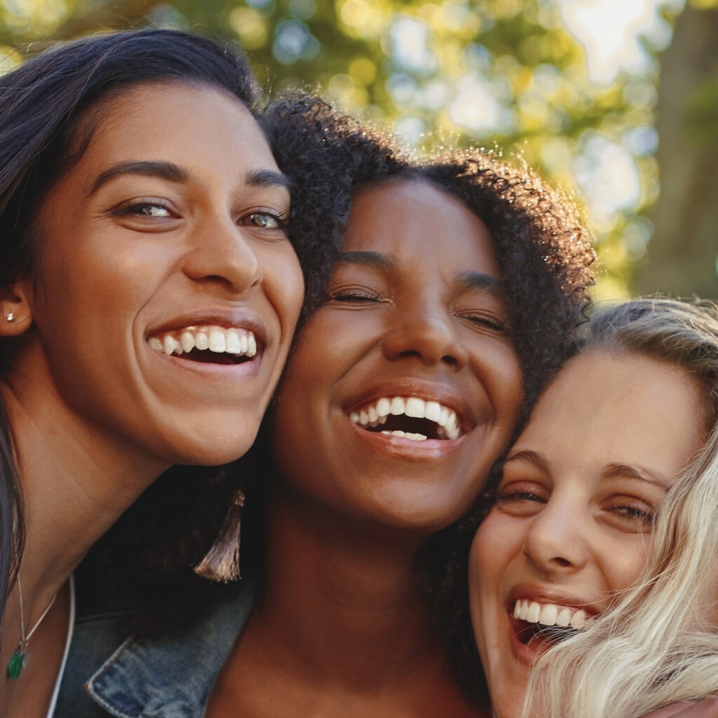 Women smiling, thumbnail photo
